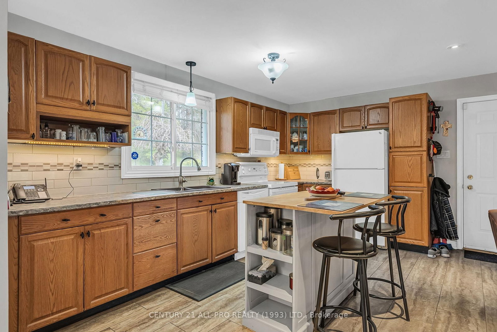 Listing Image 7