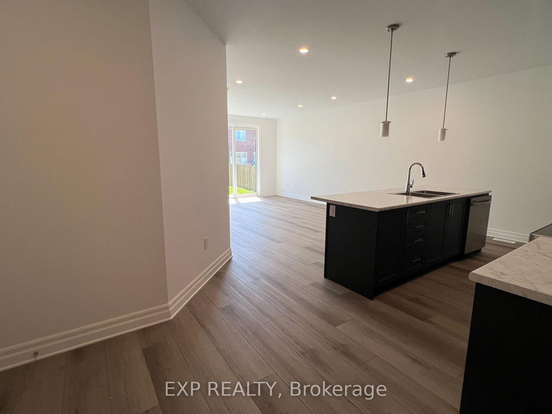 Main - 7532 Splendour Dr, Niagara Falls, L2H 3V9 | Image 3