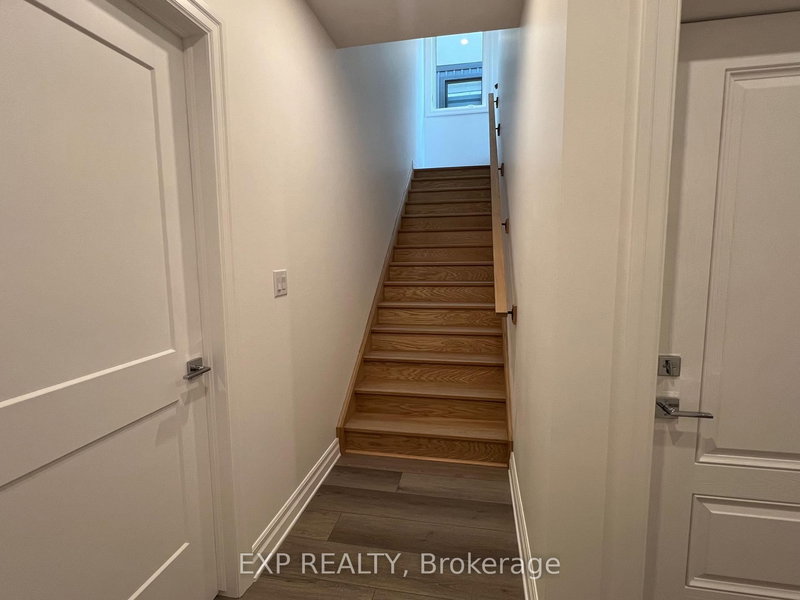 Upper - 7532 Splendour Dr, Niagara Falls, L2H 3V9 | Image 3