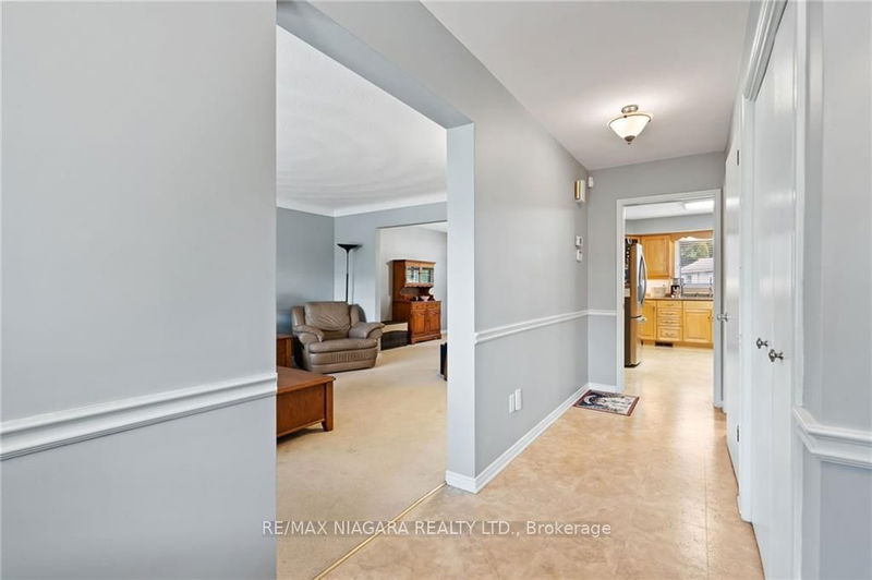 6 Butler Cres  St. Catharines, L2M 7B3 | Image 5