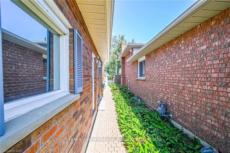 31 Rollins Dr, Welland, L3C 6Z8 | Image 2