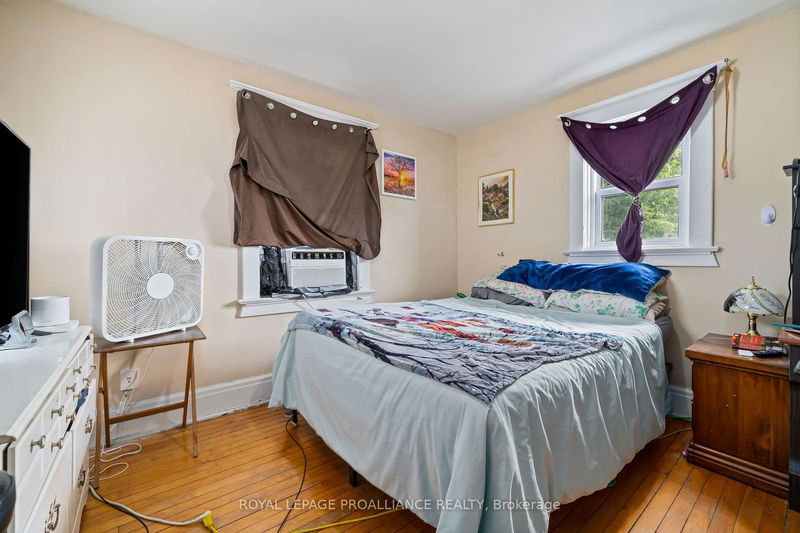 21/23 Spring St  Quinte West, K8V 3Y6 | Image 3