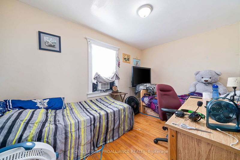 21/23 Spring St  Quinte West, K8V 3Y6 | Image 6