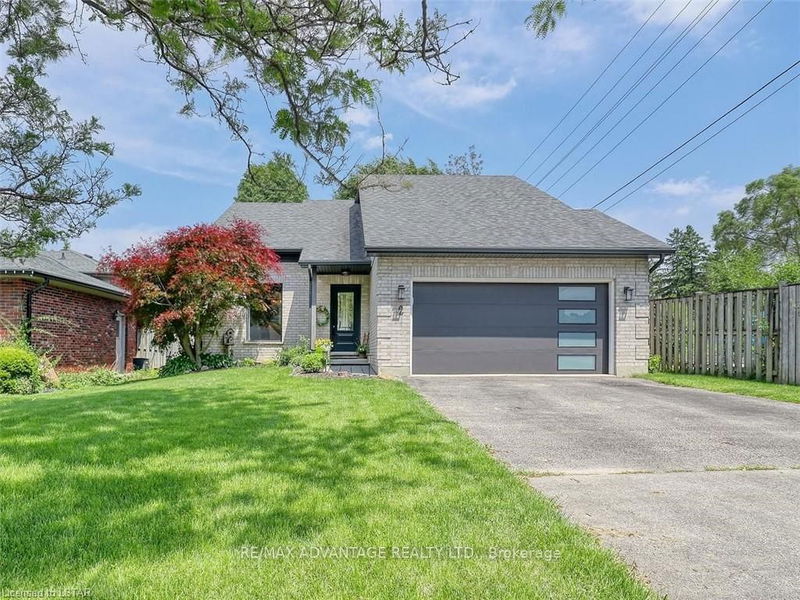 home for sale on 2 Stoneycreek Crescent