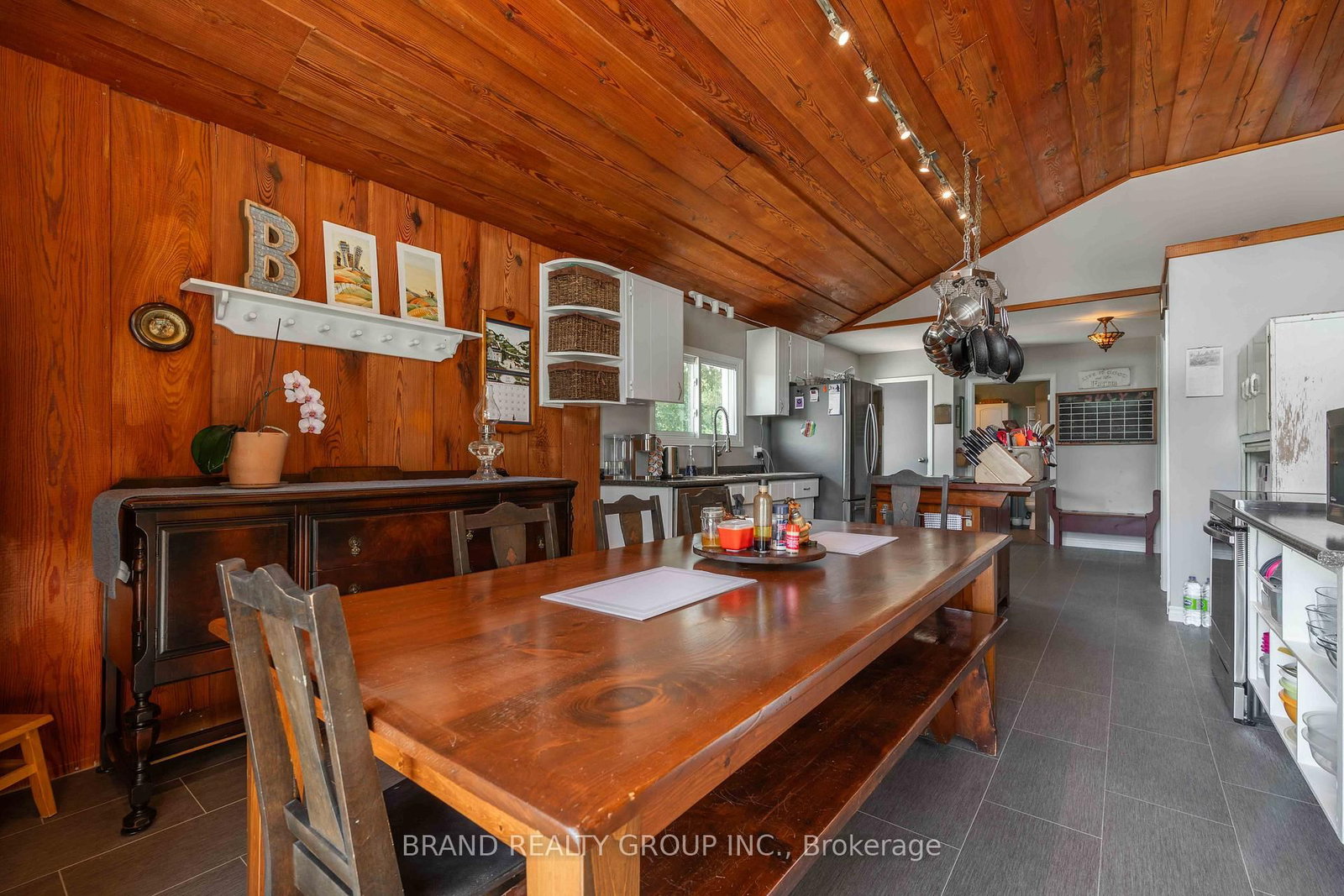 Listing Image 7