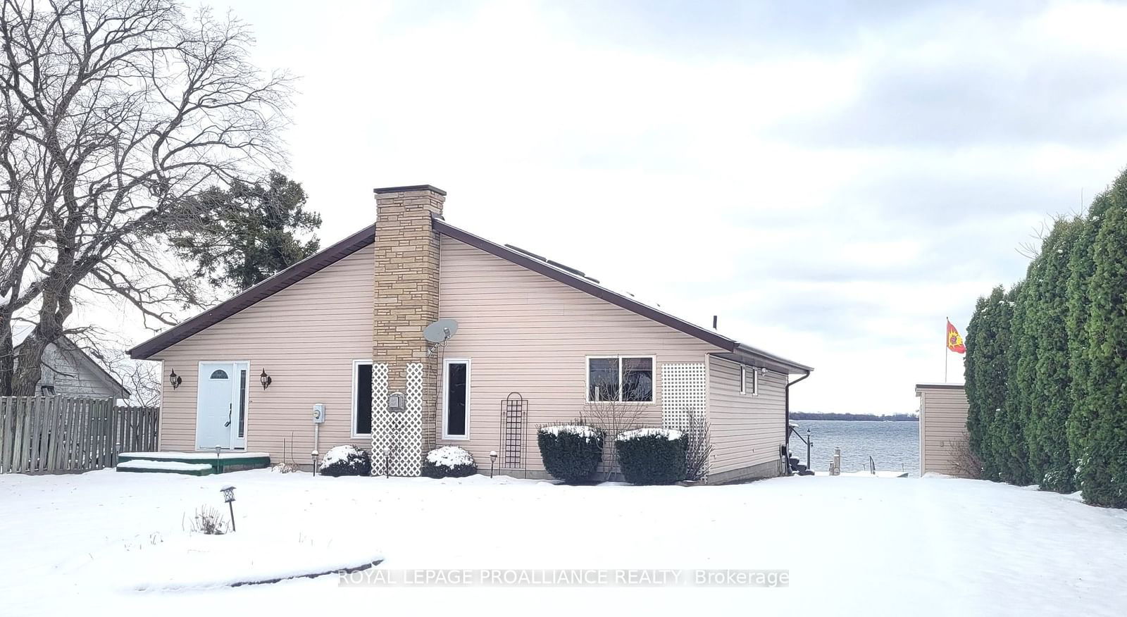 Detached House sold at 32 Peats Point Lane, Prince Edward County, Ameliasburgh, K8N 4Z7 - MLS: X9236927