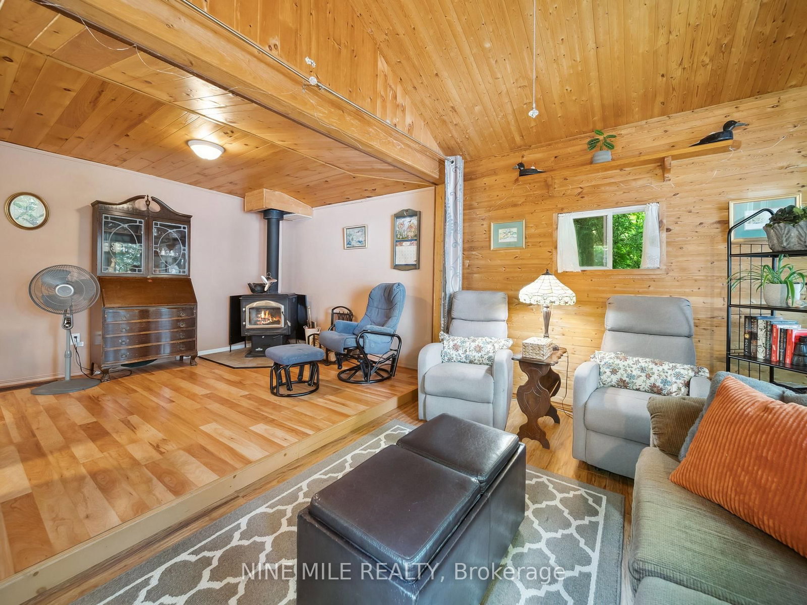 Listing Image 5