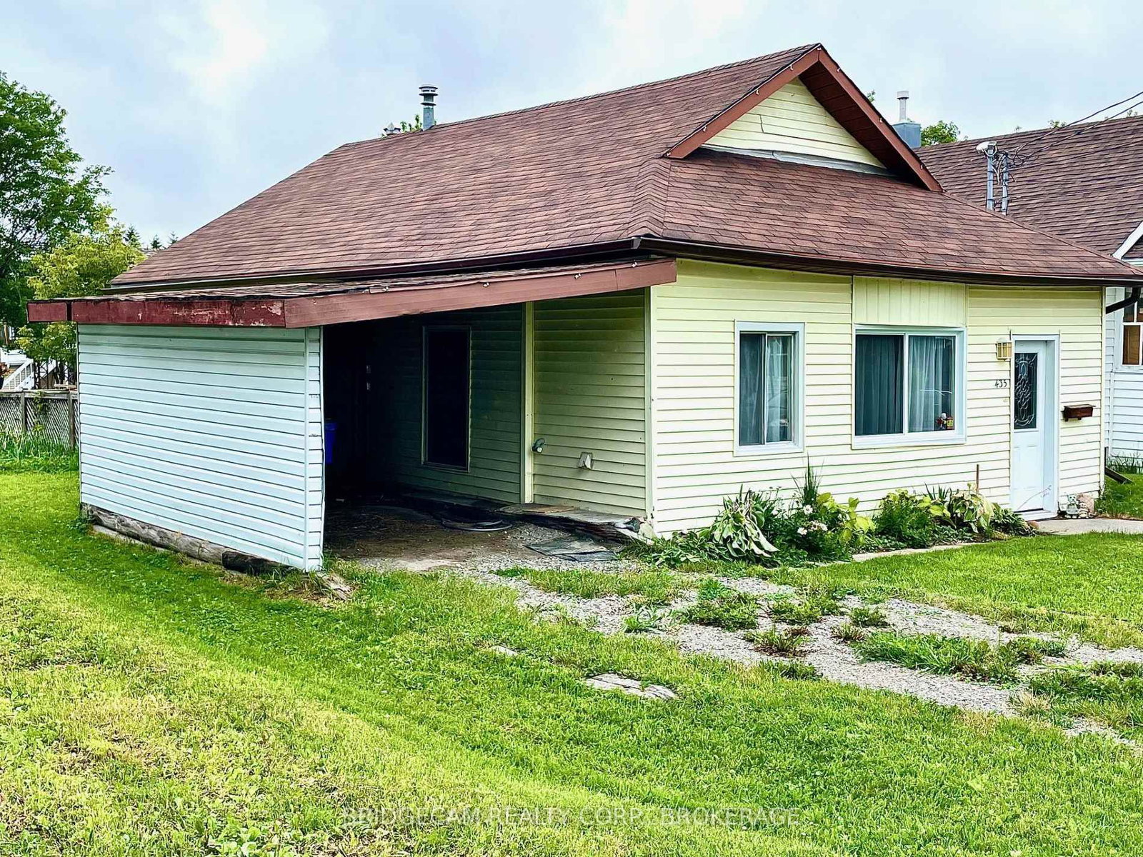 Listing Image 4