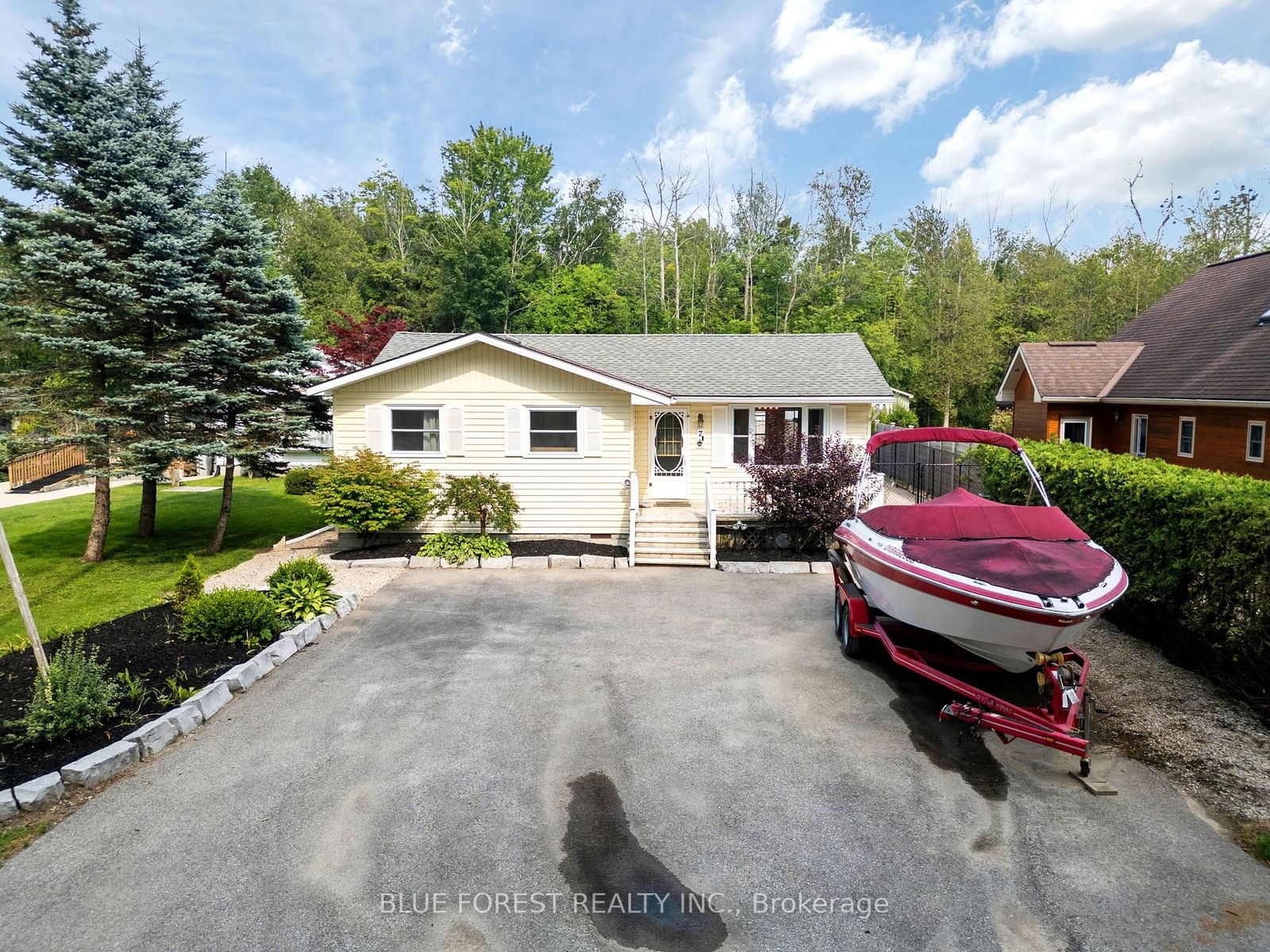 Detached House sold at 7 Andrews Cres Acre, Goderich, Goderich (Town), N7A 3X8 - MLS: X9237649