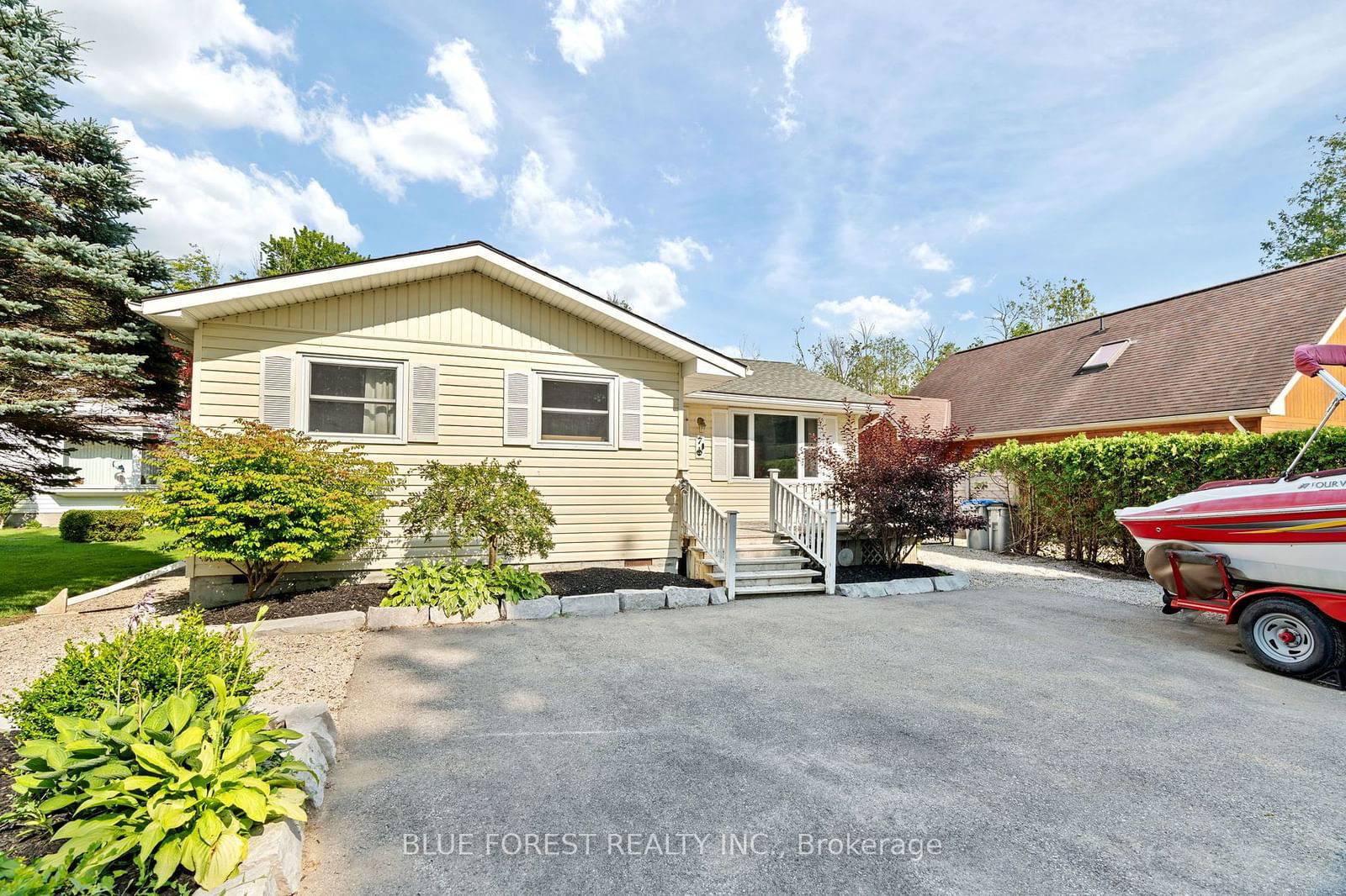 Detached House sold at 7 Andrews Cres Acre, Goderich, Goderich (Town), N7A 3X8 - MLS: X9237649