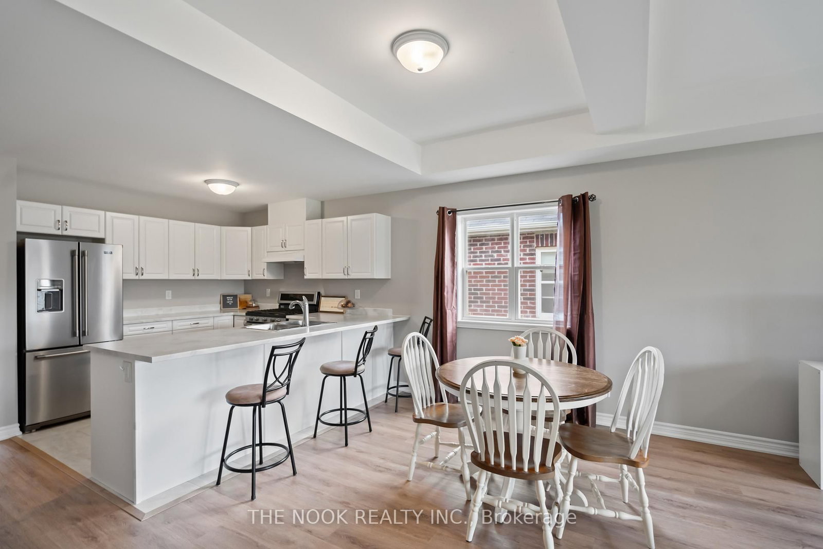 Listing Image 9