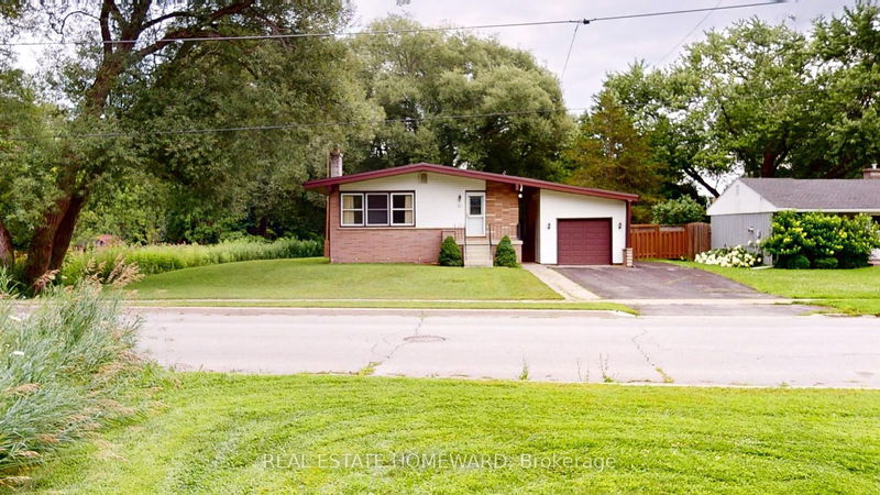 home for sale on 21 Elgin Street S