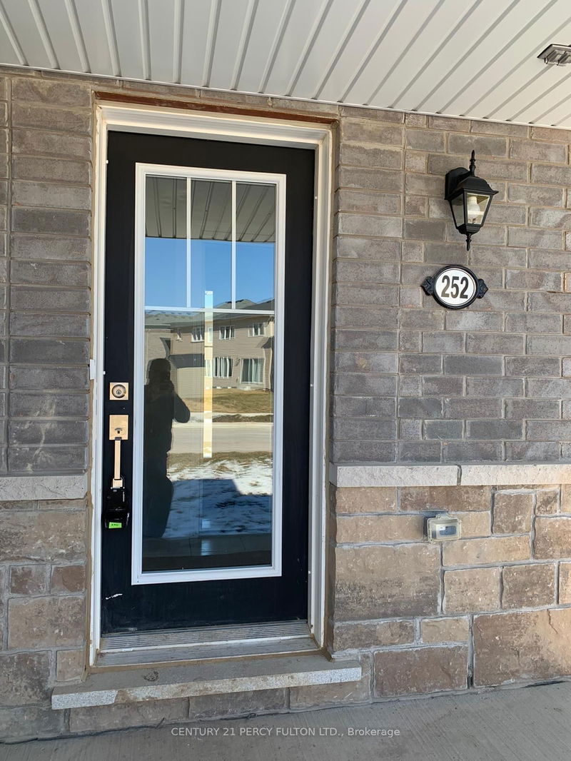 home for lease on 252 Esther Crescent