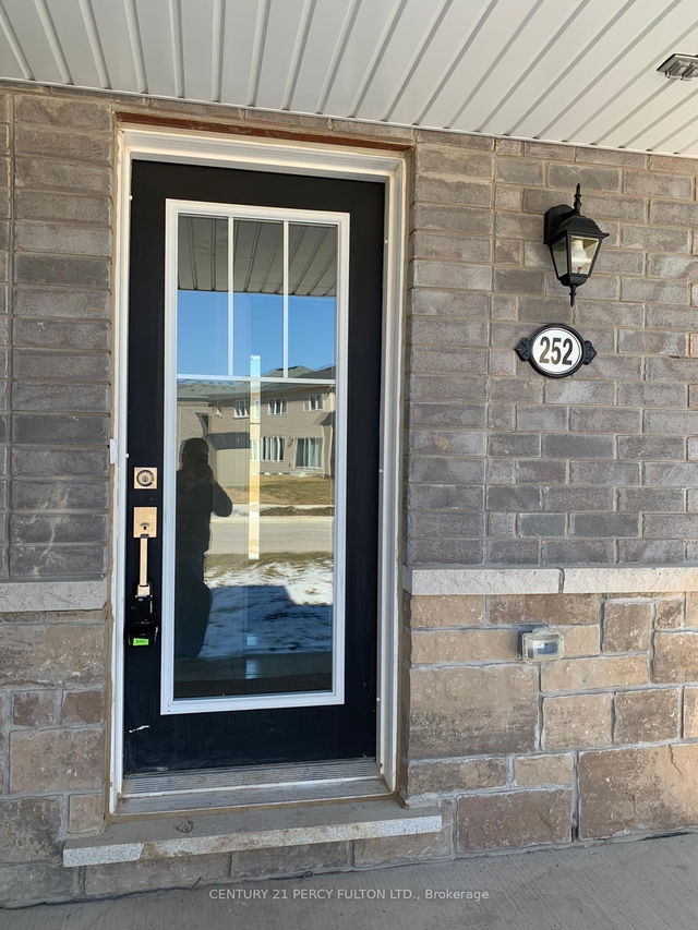 252 Esther Crescent