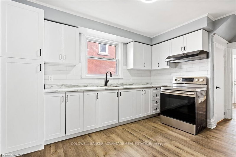 221 Hellems Ave S, Welland, L3B 3B6 | Image 2