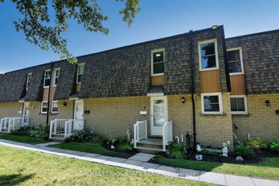Townhouse sold at 8-153 Limeridge Road, Hamilton, Ontario, L9C 2V3 - Rolston - MLS: X9240579