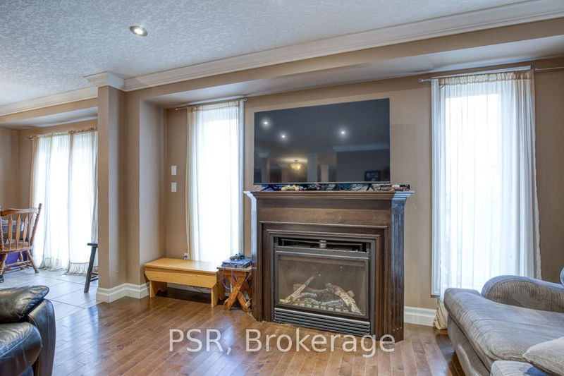 38 Huck Cres  Kitchener, N2N 0A4 | Image 2