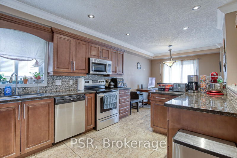 38 Huck Cres  Kitchener, N2N 0A4 | Image 7