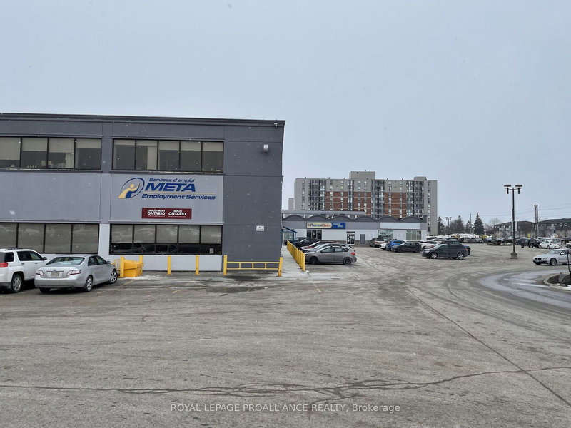 8 - 161 Bridge St W, Belleville, K8P 1K2 | Image 3