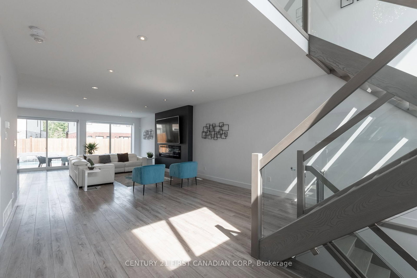 Listing Image 9