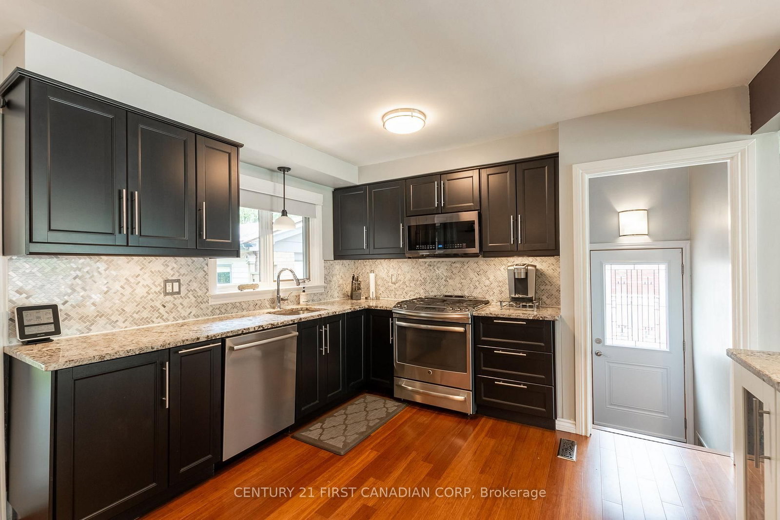 Listing Image 11