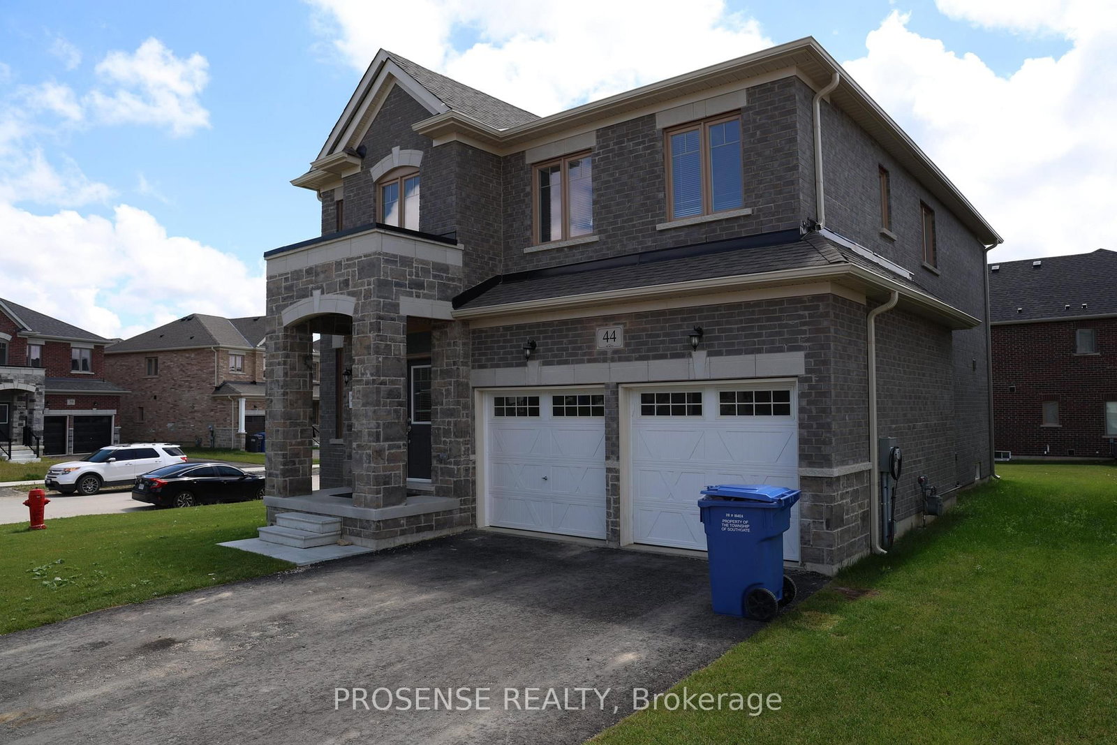 Listing photo 2
