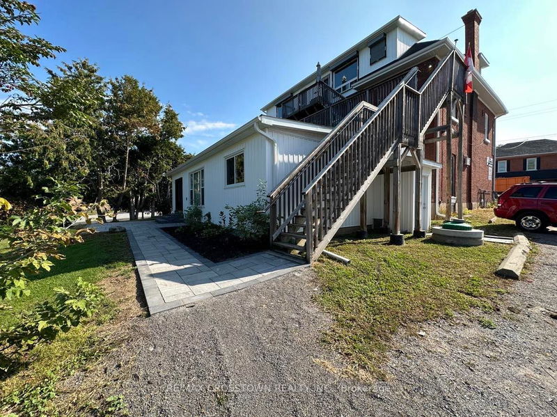home for lease on Unit 4-822 Ward Street