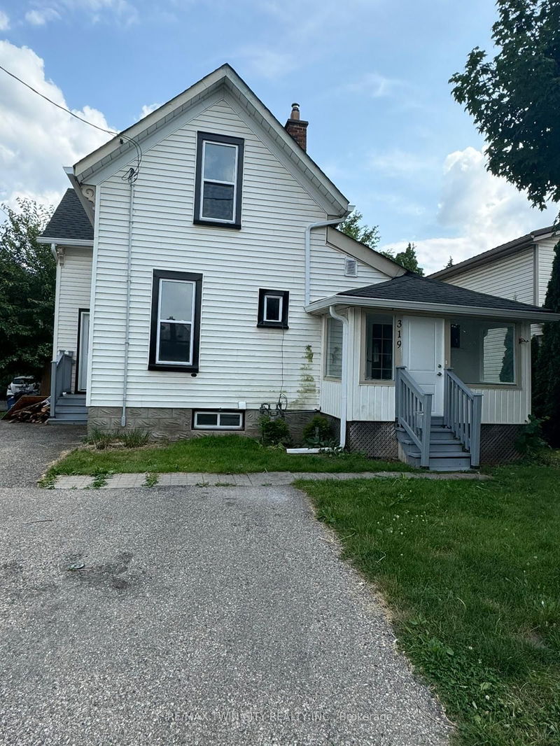home for lease on 319 SPADINA Road E