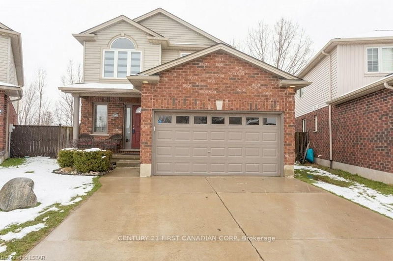 home for lease on 943 Bradshaw Crescent