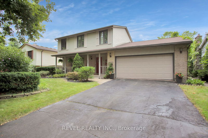 home for sale on 112 Applewood Crescent