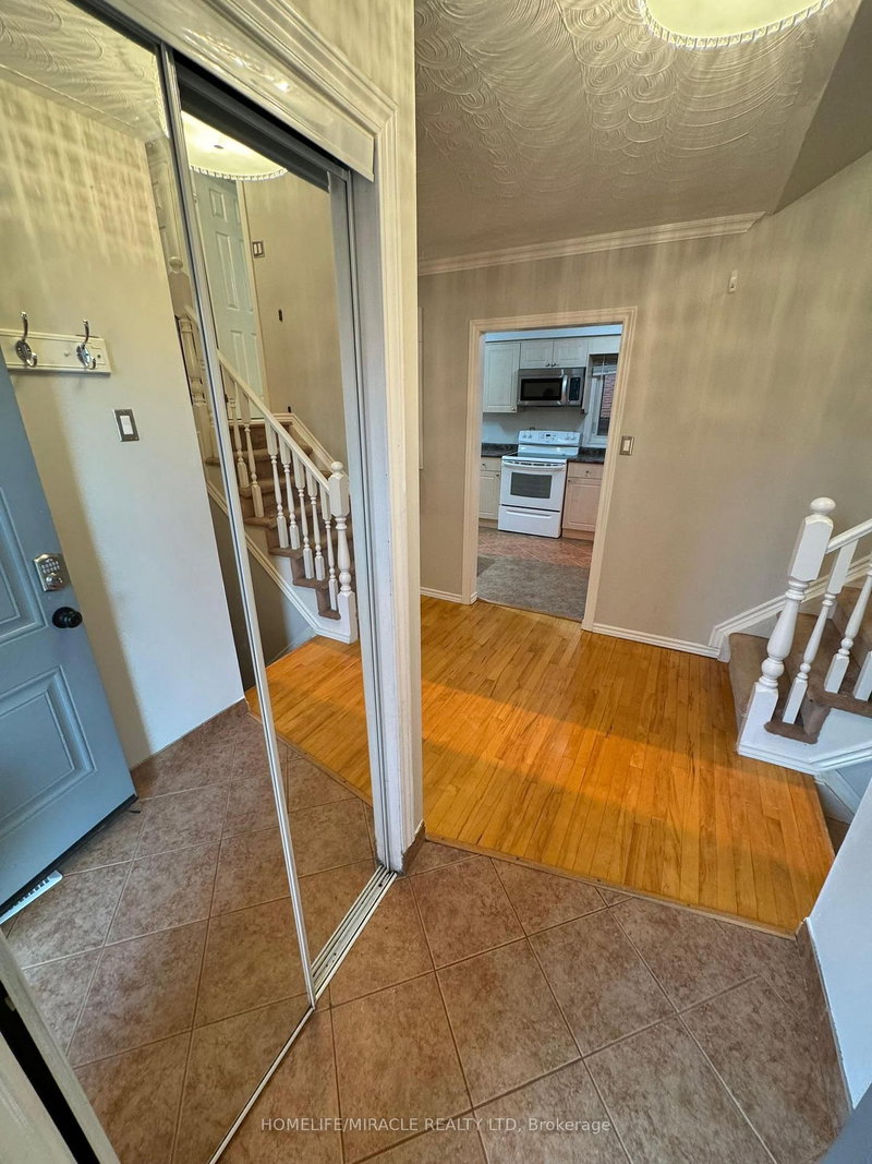 Upper - 2 Envoy Blvd, Hamilton, L8G 4N1 | Image 2