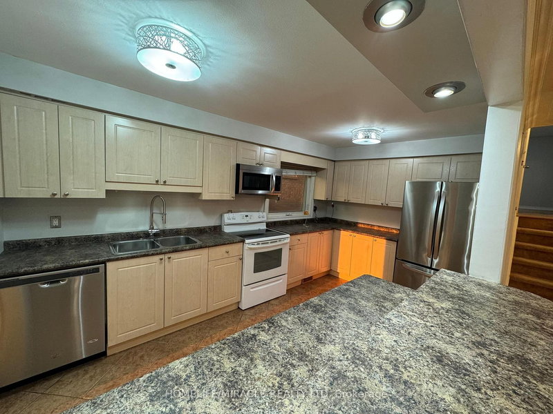 Upper - 2 Envoy Blvd, Hamilton, L8G 4N1 | Image 3