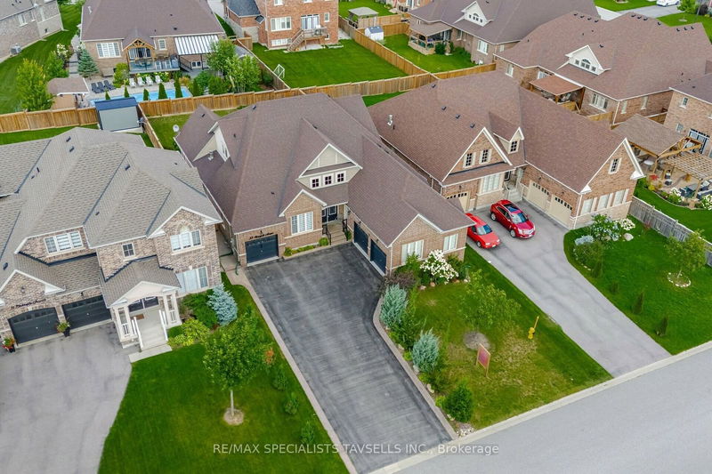home for sale on 33 Stonegate Avenue