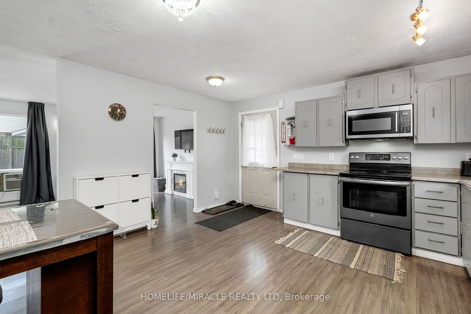 Listing Image 7