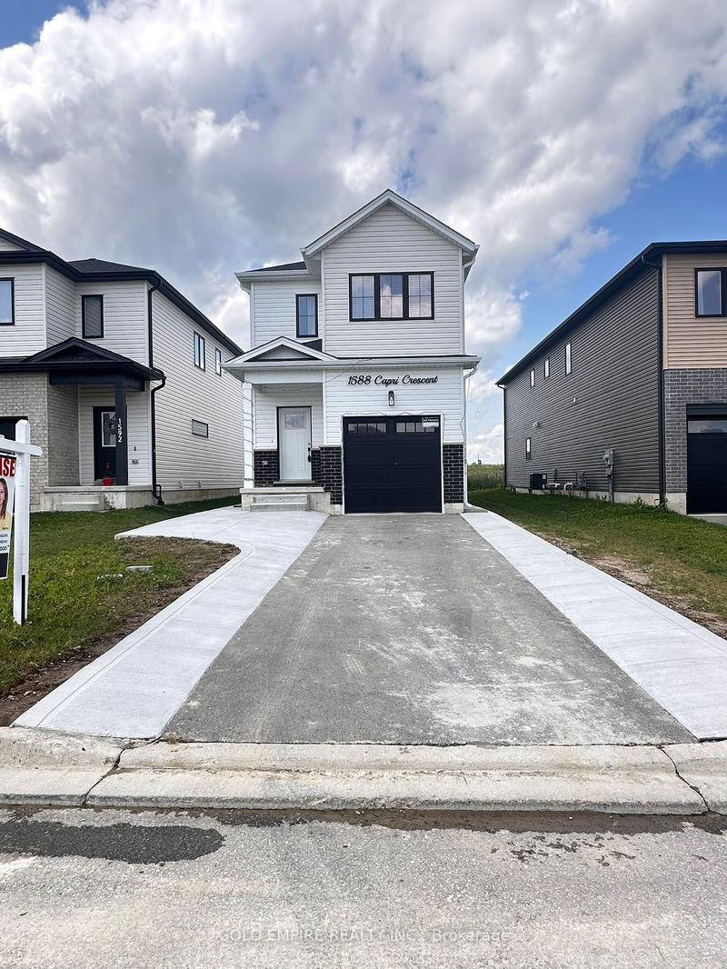 home for lease on UPPER-1588 Capri Crescent