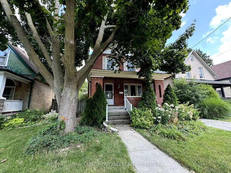 home for lease on 120 Briscoe Street E