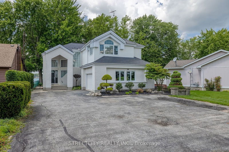 home for sale on 3101 St. Clair Pkwy