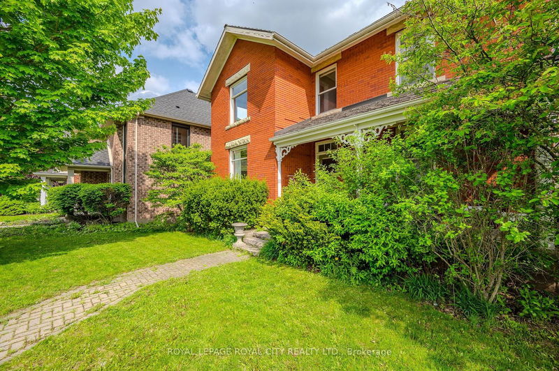 61 Clairfields Dr E Guelph, N1L 1P5 | Image 1