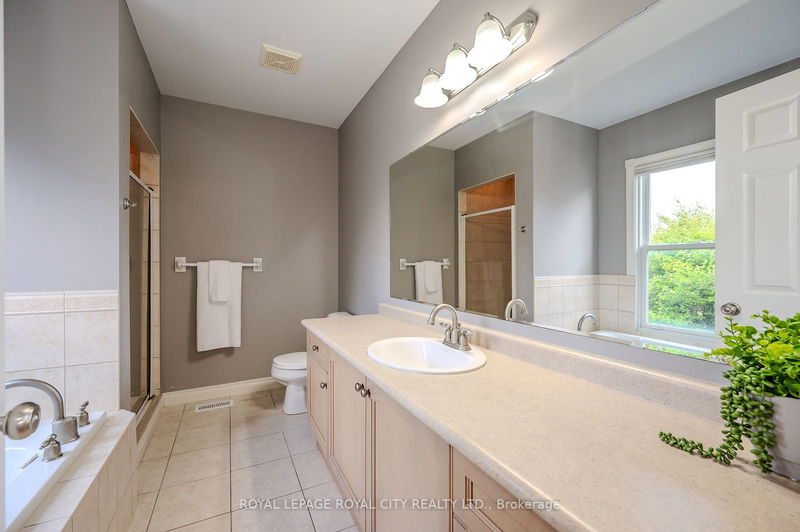 61 Clairfields Dr E Guelph, N1L 1P5 | Image 25