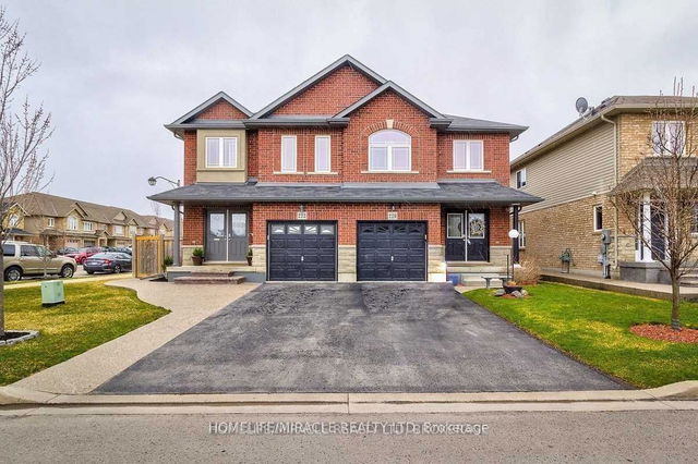 222 Pelech Crescent