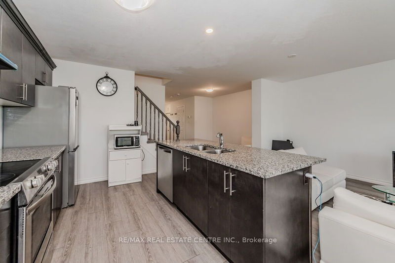 43 Woodedge Circ  Kitchener, N2R 0P8 | Image 15