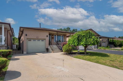 296 Clifton Downs Rd  Hamilton, L9C 7A9 | Image 1