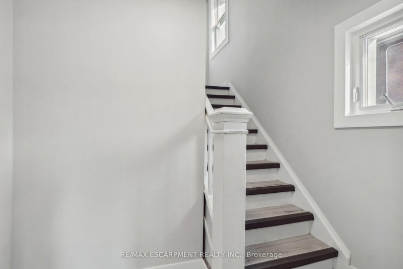 Upper - 200 Waterloo Ave, Guelph, N1H 3J5 | Image 2