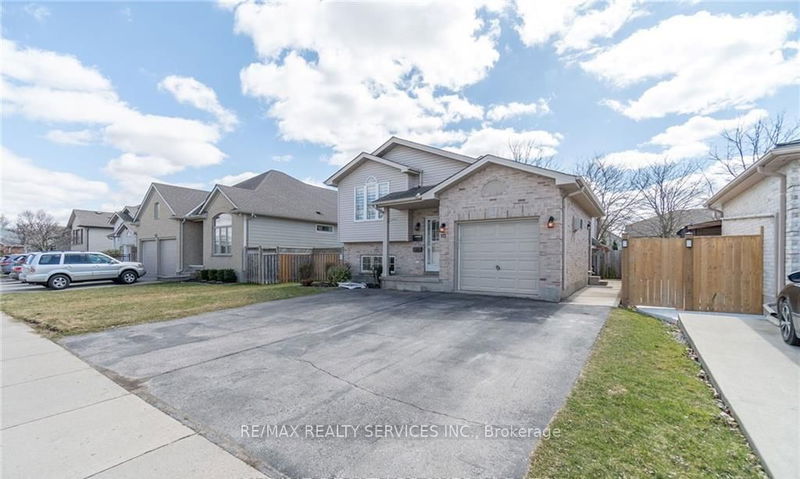 home for lease on Main-10 SUNRISE Crescent
