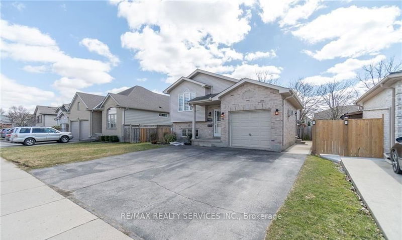 home for lease on Lower-10 SUNRISE Crescent