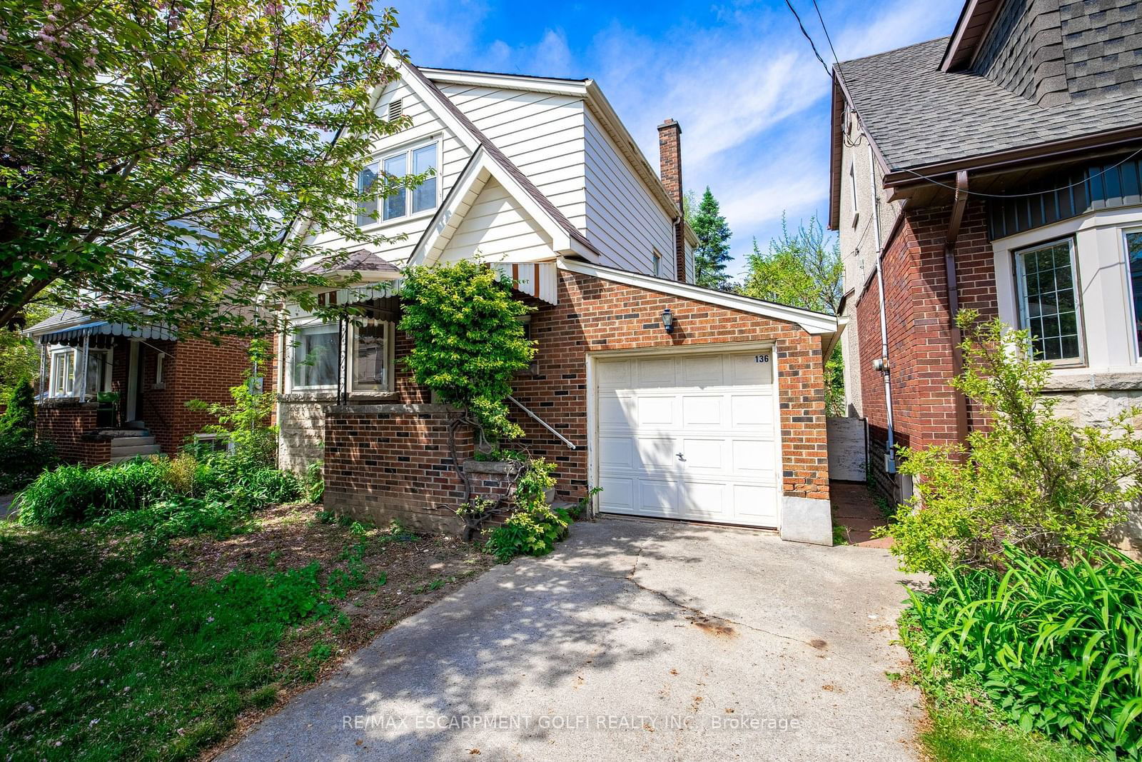 Building in 136 Glen Road