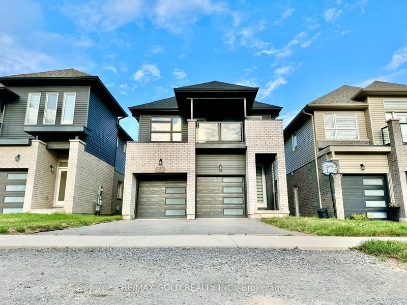 home for lease on 51 Mclaughlin Street E