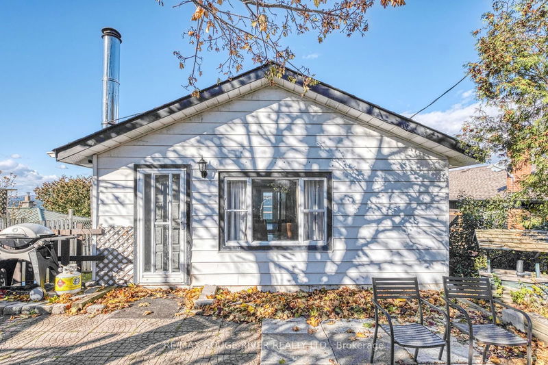 home for lease on 5482 lakeshore Drive