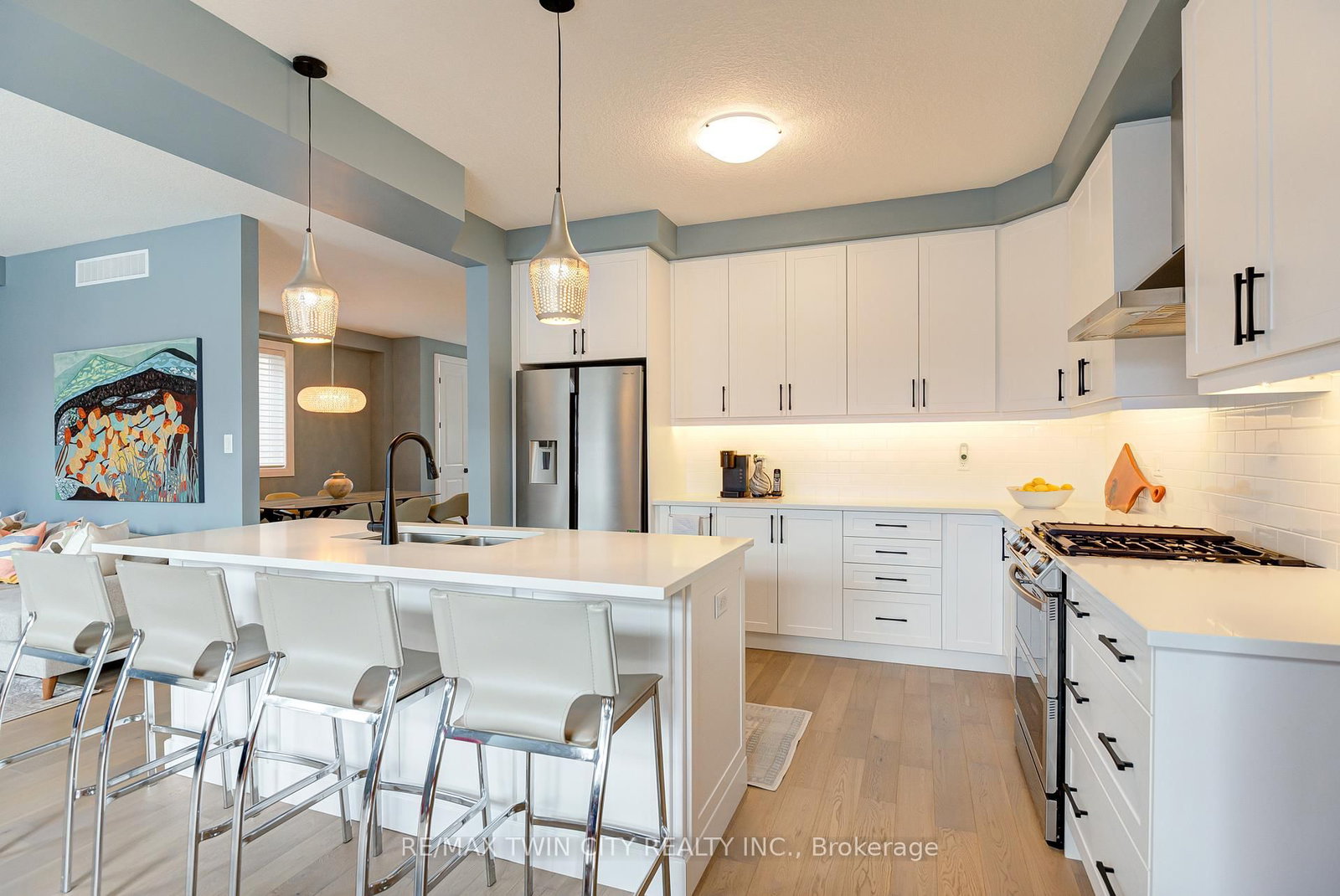 Listing Image 9