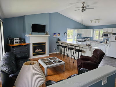 33915 Ridgeway Rd, Bluewater - Hay Twp image-0-2